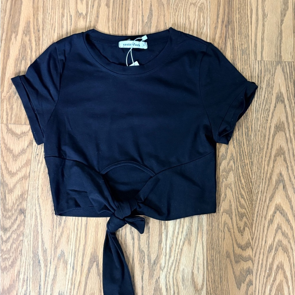 Yesterdaze NWT Black Cutout Tie-Front Crop Top - Size S